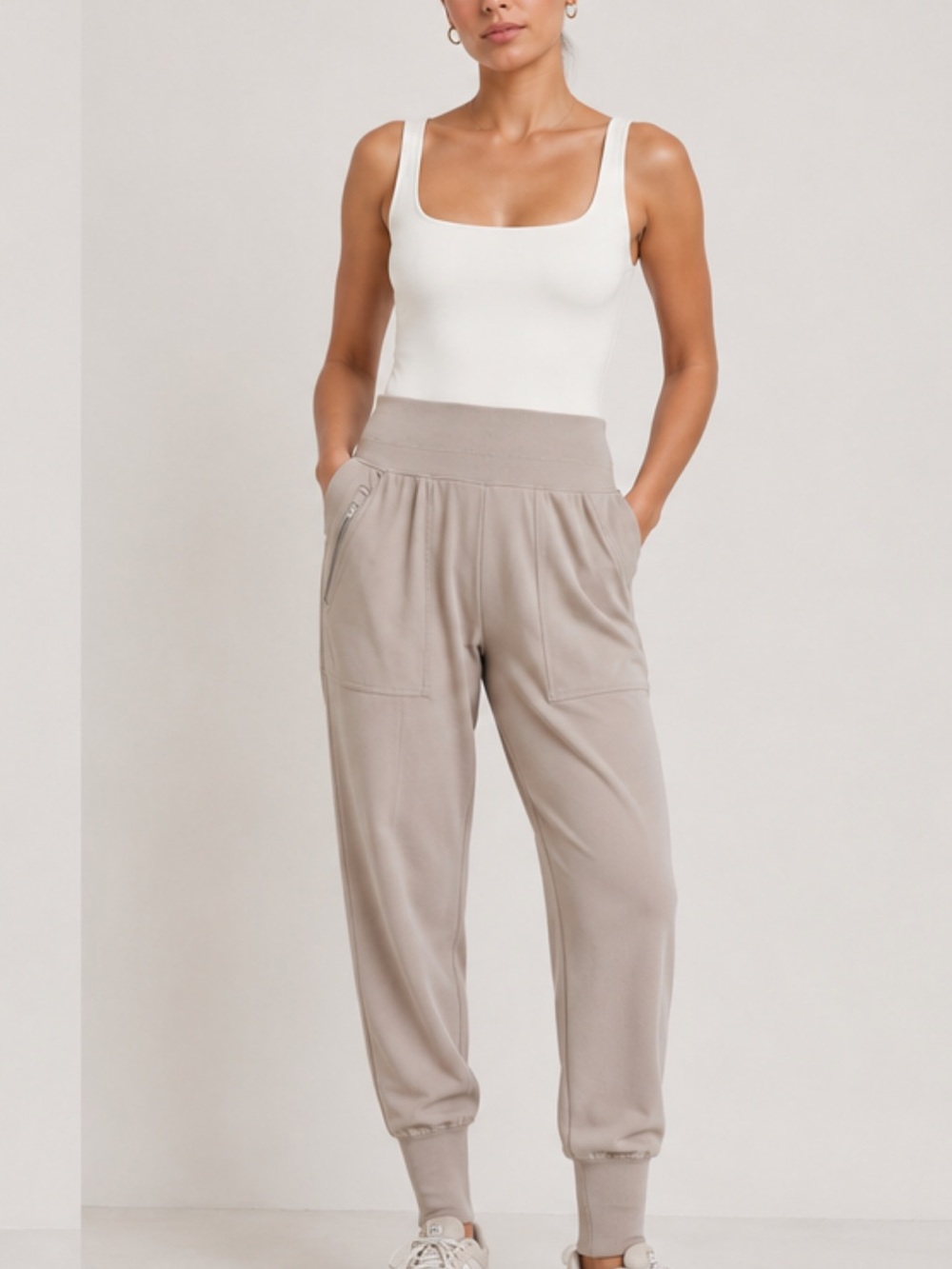 Athleta Mid Rise Venice Jogger in Abalone Grey Size XS